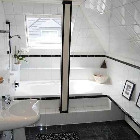 Exklusive Am Wald Mit Garten, Waldzugang Und Sauna Solingen