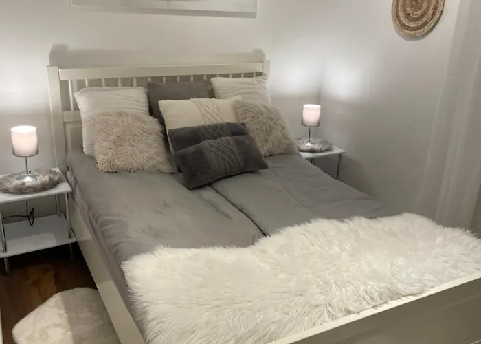 Exklusive Am Wald Mit Garten, Waldzugang Und Sauna Villa